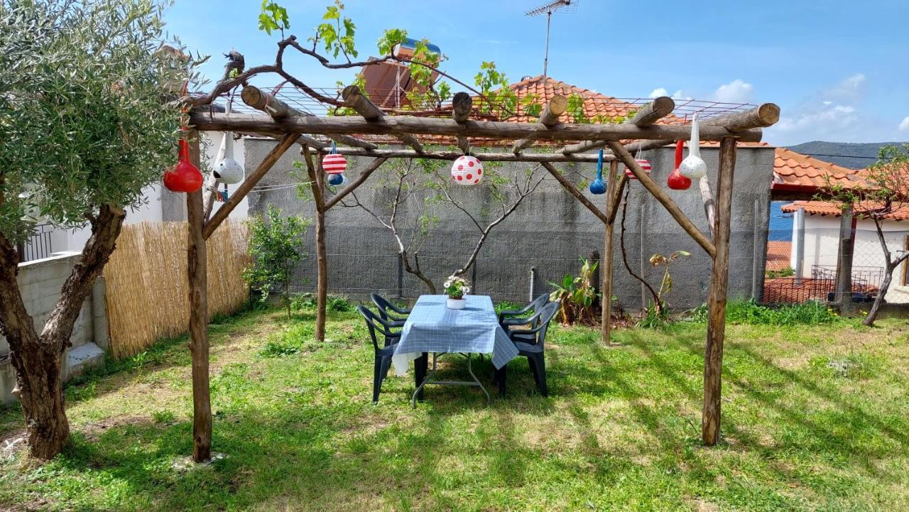 Dora'S House Comfortable Apartment With A Yard And View Pyrgadikia Exterior foto