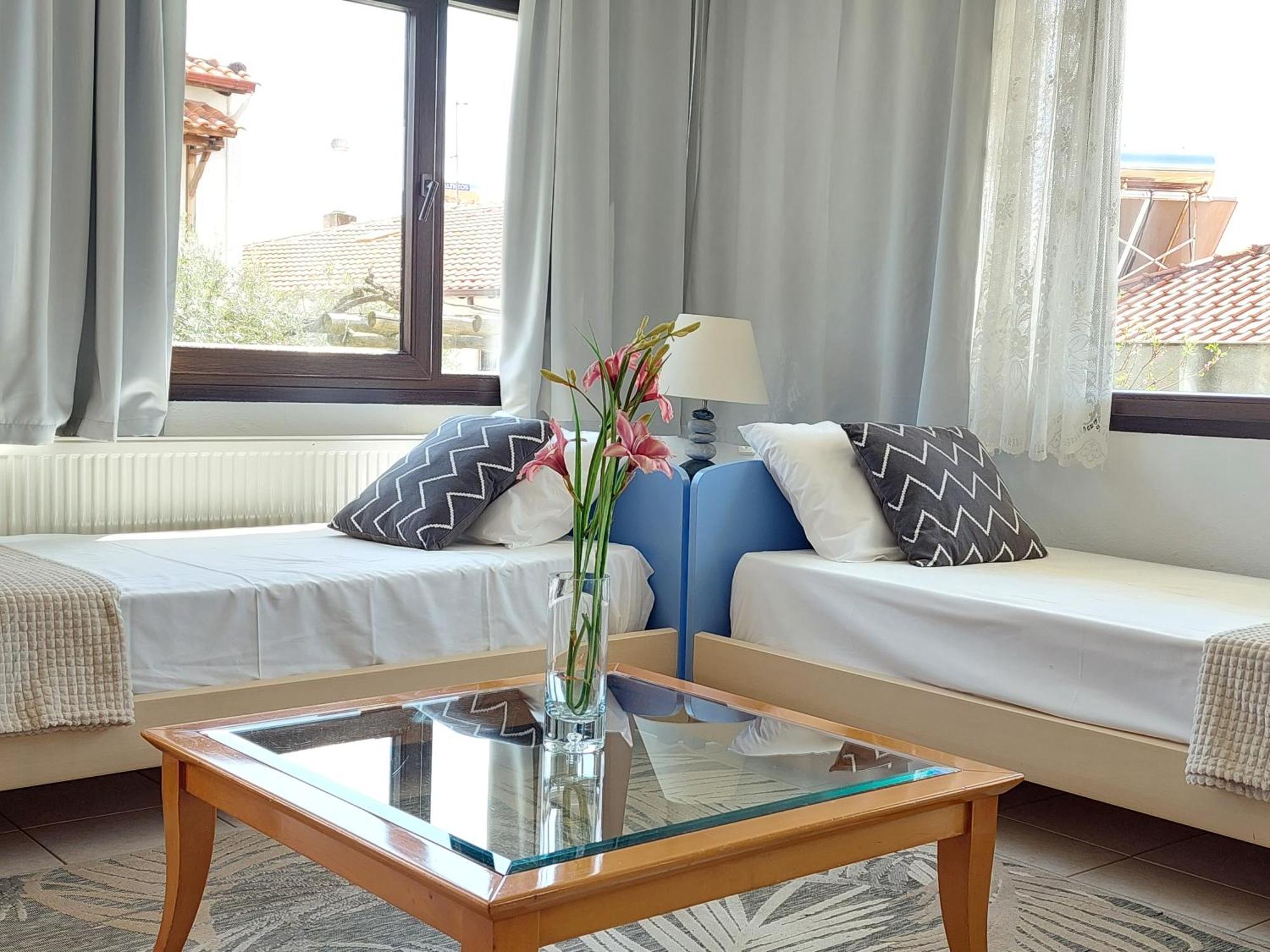 Dora'S House Comfortable Apartment With A Yard And View Pyrgadikia Exterior foto