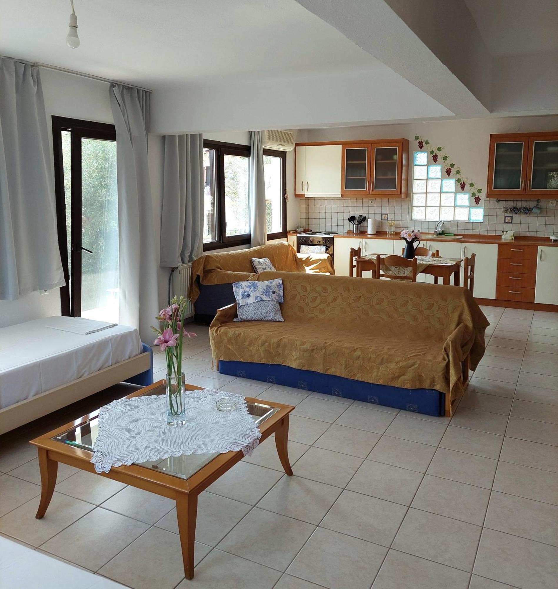 Dora'S House Comfortable Apartment With A Yard And View Pyrgadikia Exterior foto